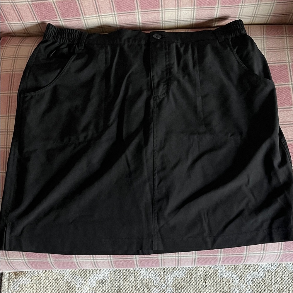 Classic Black Women’s Skirt - Elastic Waist, Front Pockets